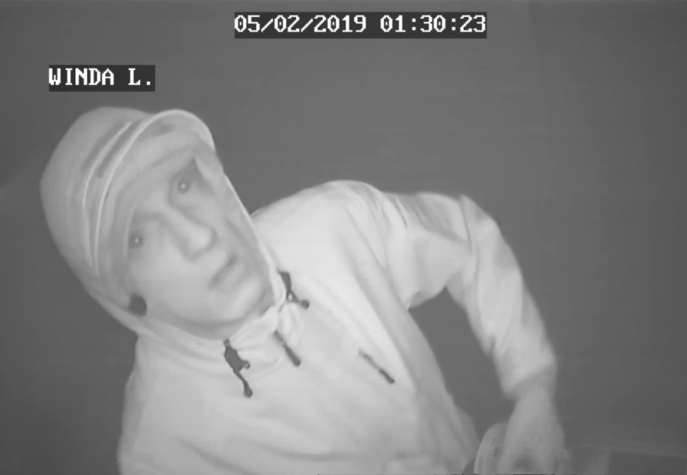 Policja publikuje wizerunek mężczyzny. Rozpoznajesz?