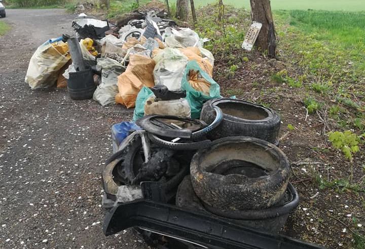 Mokre, Bujaków: Problem odpadów wielkogabarytowych. Sołectwa niczym wysypisko?