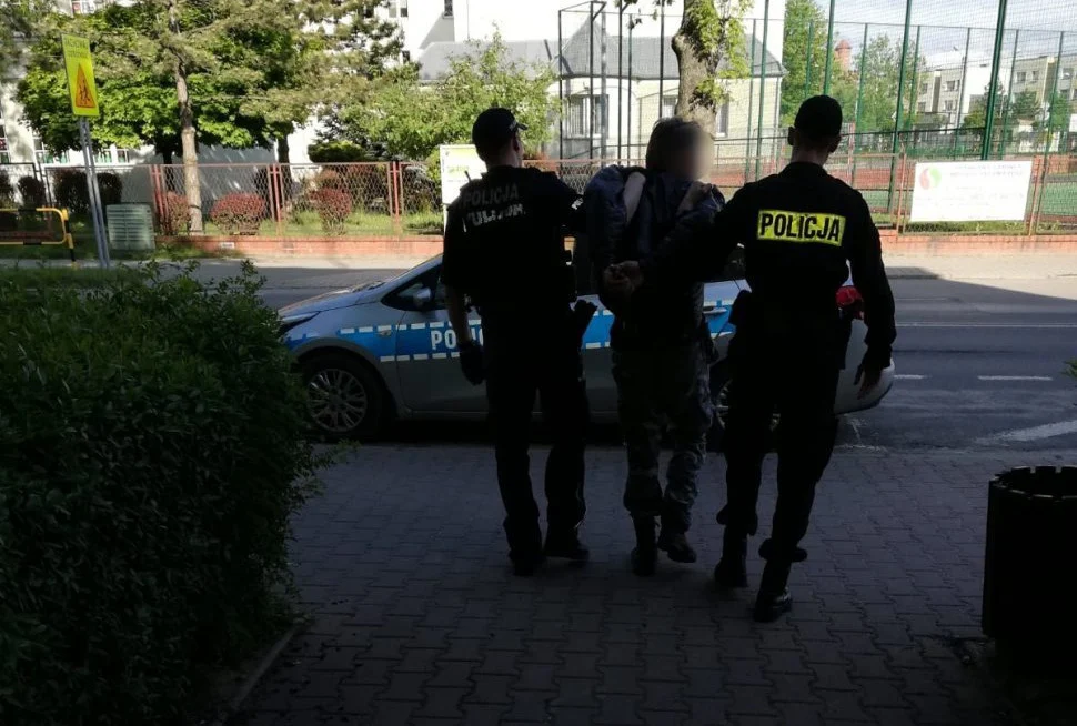 Sprawca podpaleń śmietników w rękach policjantów