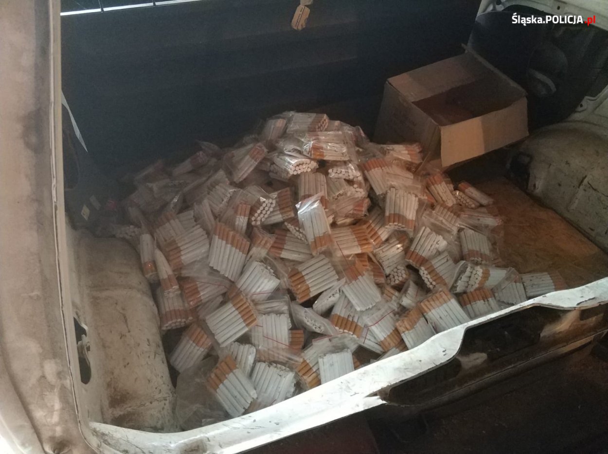 Katowice: Policja przejęła nielegalną kontrabandę za ćwierć miliona złotych