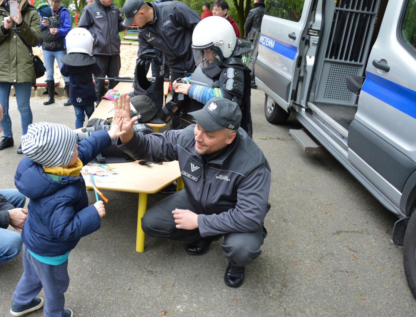 Zabrzańska Służba Więzienna uczy i bawi na pikniku u Wróbelka Elemelka