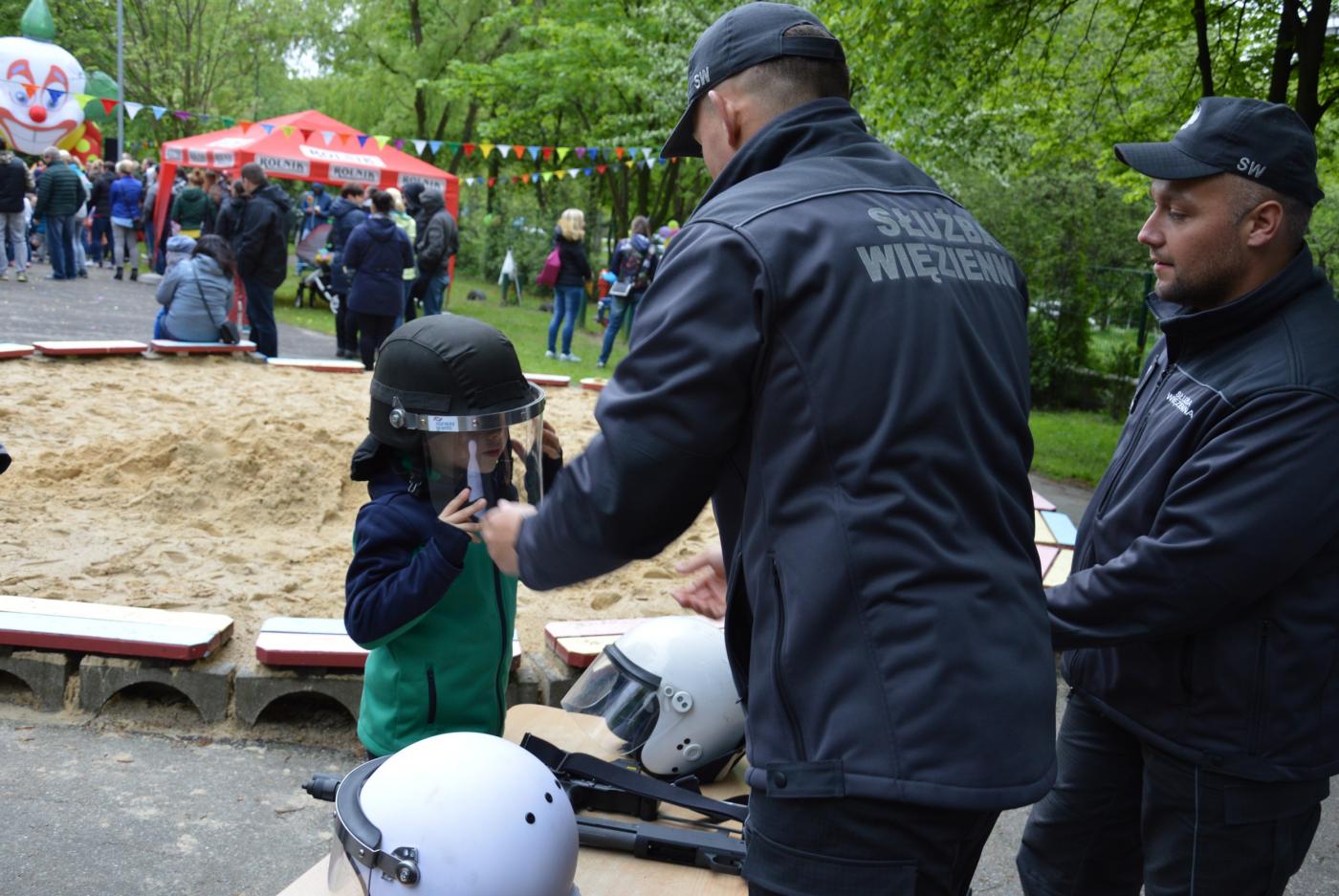 Zabrzańska Służba Więzienna uczy i bawi na pikniku u Wróbelka Elemelka