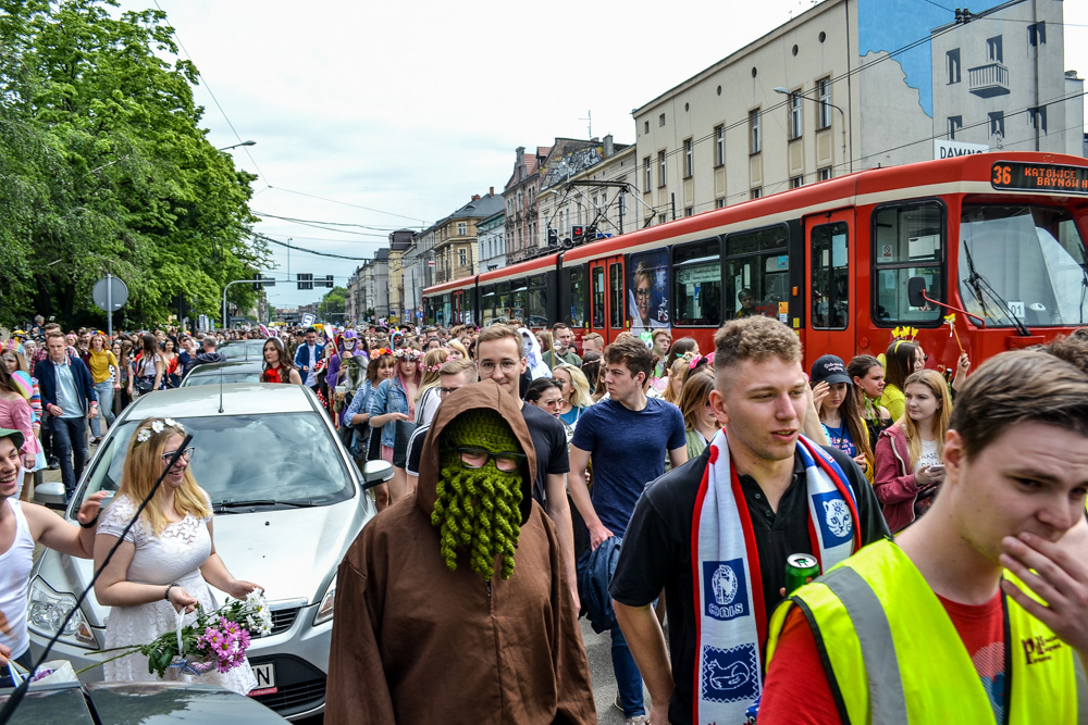 Studenci opanowali miasto - korowód studencki 2019 12