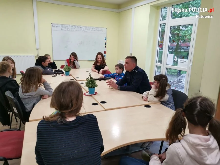Katowicki dzielnicowy rozmawiał z dziećmi o bezpieczeństwie