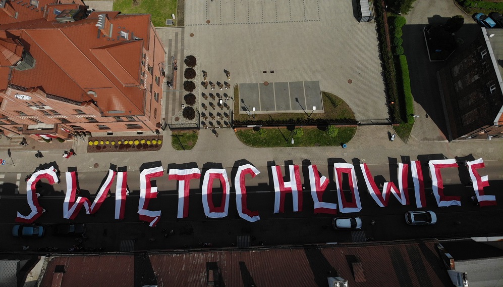 Mieszkańcy Świętochłowic wyjątkowo uczcili Święto Flagi