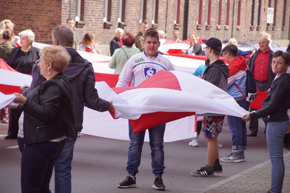 Mieszkańcy Świętochłowic wyjątkowo uczcili Święto Flagi