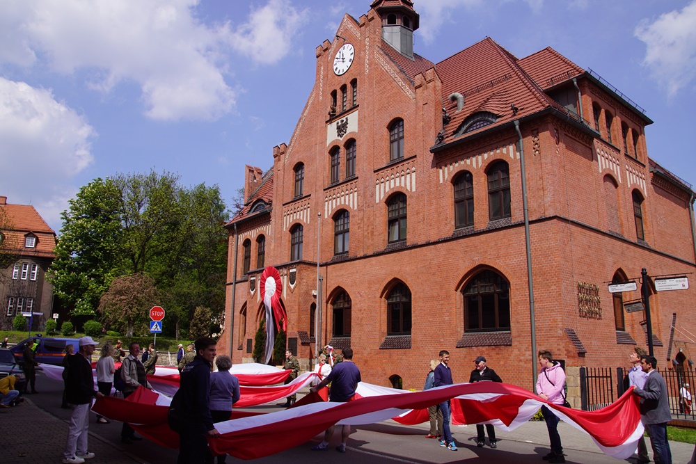 Mieszkańcy Świętochłowic wyjątkowo uczcili Święto Flagi