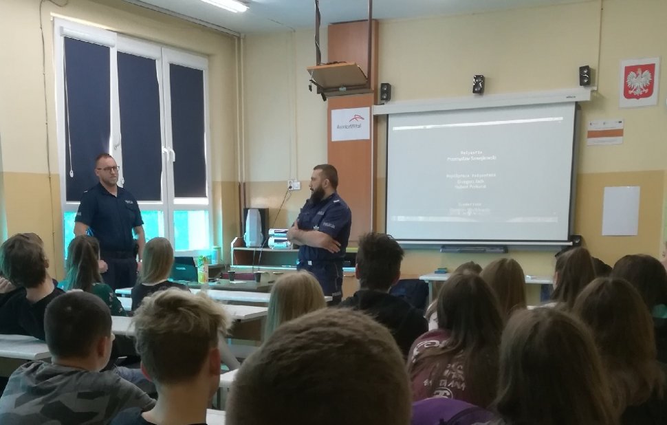 Świętochłowiccy policjanci spotkali się z młodzieżą z ZSO nr 2