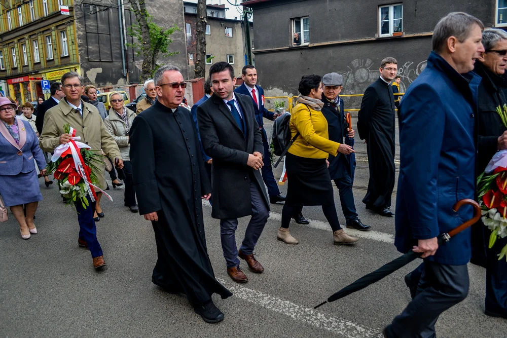 W Chorzowie też uczczono 3 Maja- msza, przemarsz i hymn narodowy 48