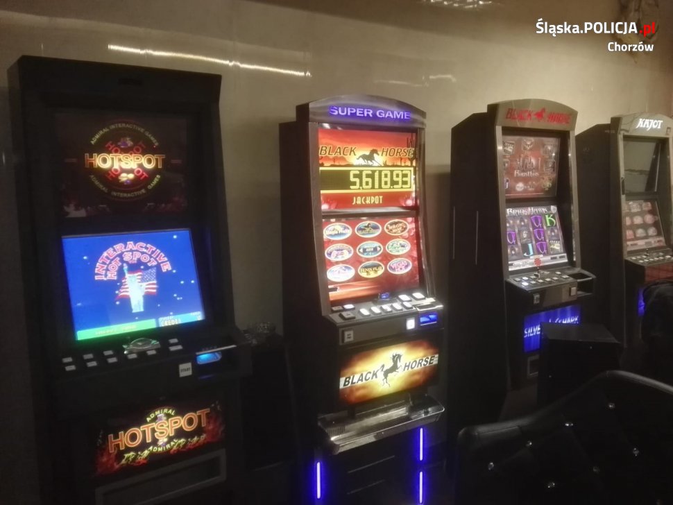 Chorzowscy policjanci z funkcjonariuszami KAS zlikwidowali kolejny salon gier