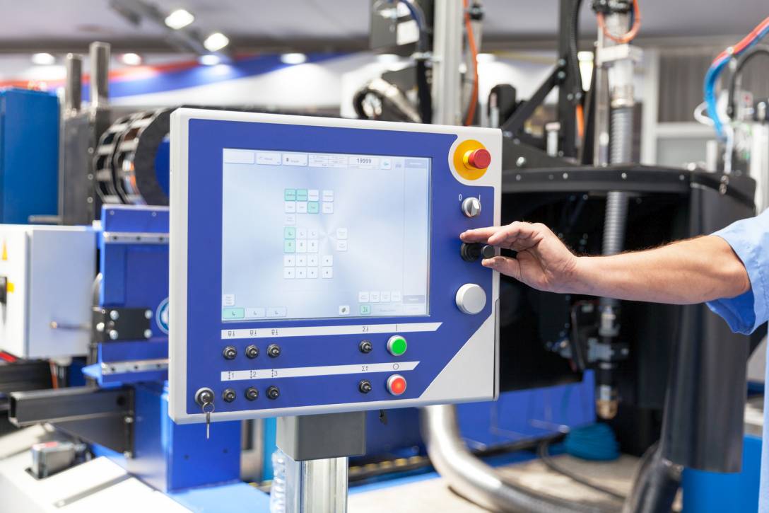 Czy warto kupować używane maszyny CNC?