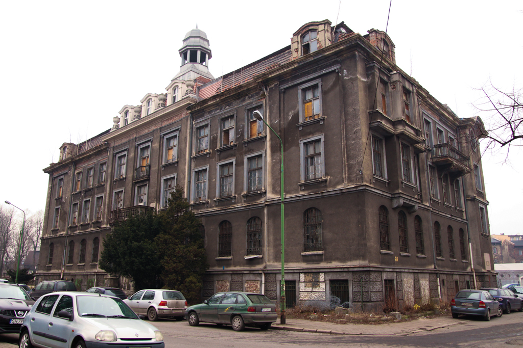 Miasto przejęło zabytkowy ratusz w Chorzowie Batorym