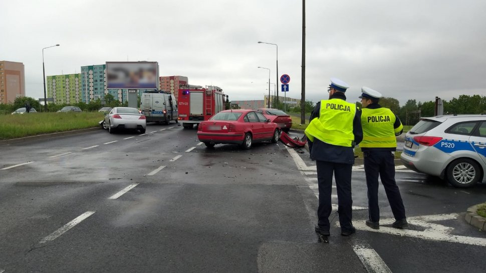 Al. Korfantego w Zabrzu: zderzenie dwóch osobówek. Policja wyjaśnia okoliczności wypadku
