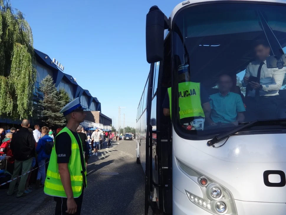 Zabrzańska drogówka kontroluje autokary, którymi podróżują dzieci