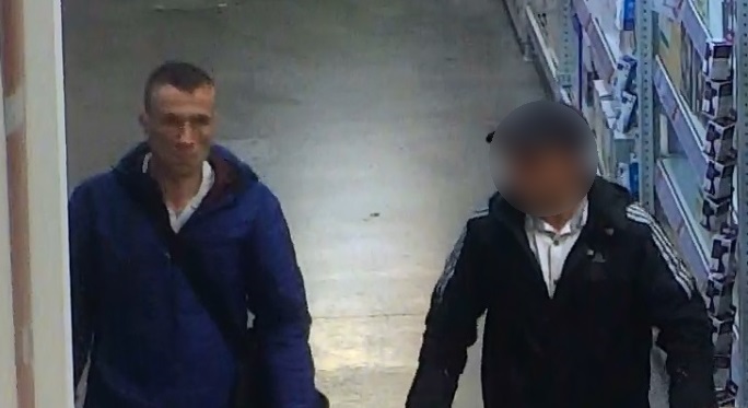 Kradli elektronarzędzia z marketu budowlanego. Rozpoznajesz ich?