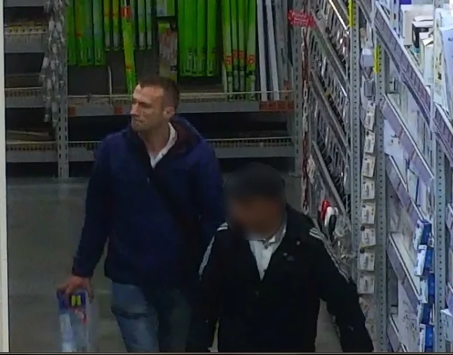 Kradli elektronarzędzia z marketu budowlanego. Rozpoznajesz ich?