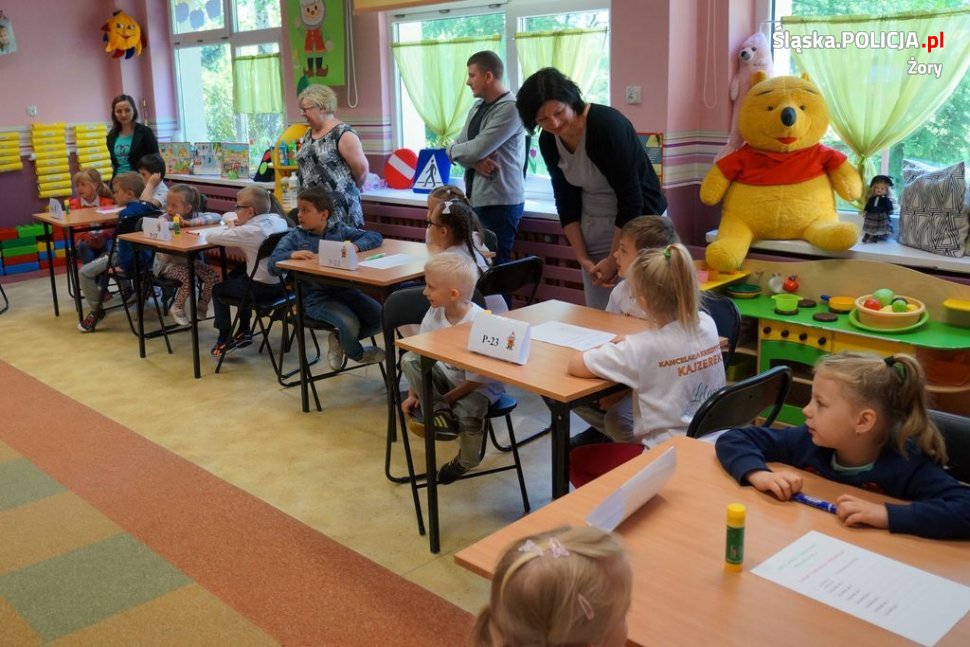 Policjanci i Sznupek kibicowali żorskim przedszkolakom