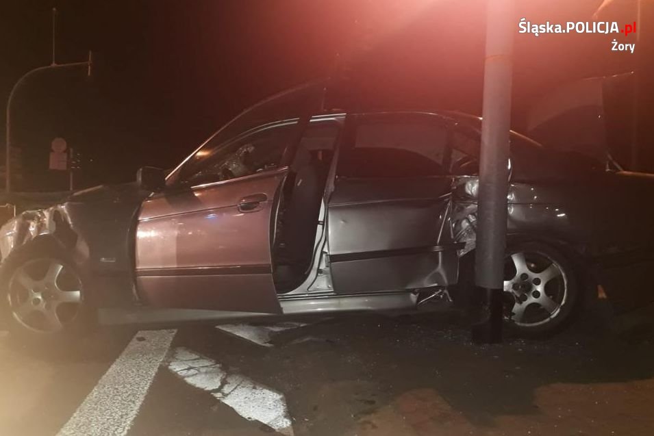 Żory: Nocny karambol. 6 osób trafiło do szpitala