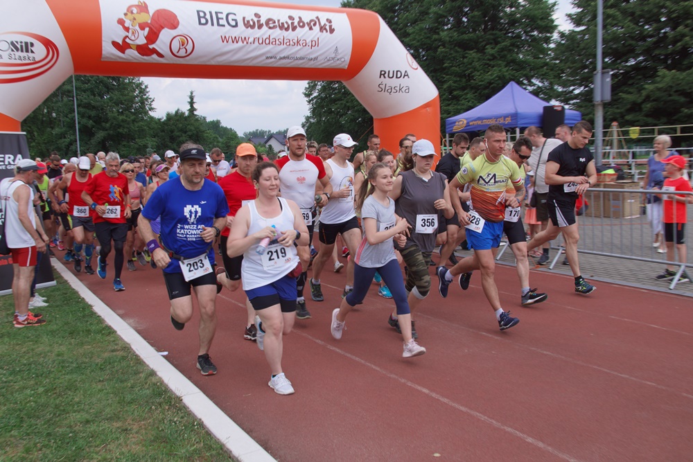 Miłośnicy biegania ponownie spotkali się w Halembie. Za nami kolejny Bieg Wiewiórki!