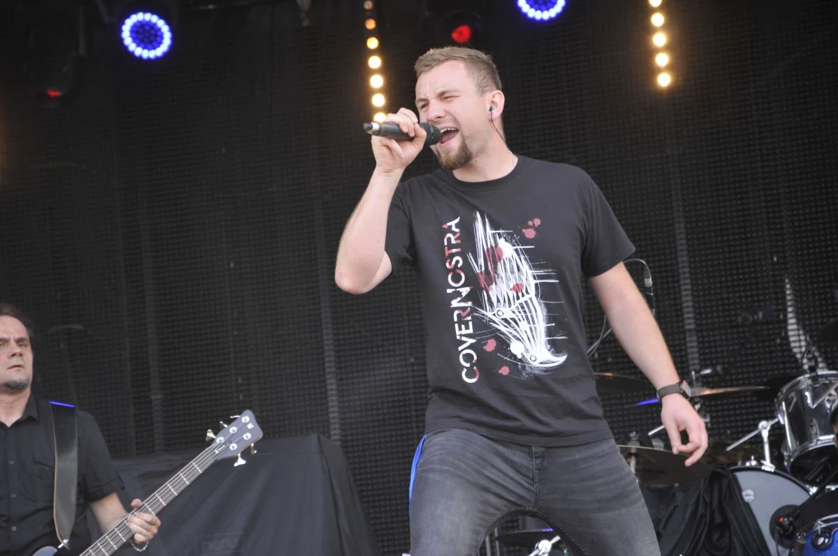 Zespół CoverNostra jak zwykle uraczył publikę mocnym brzmieniem.