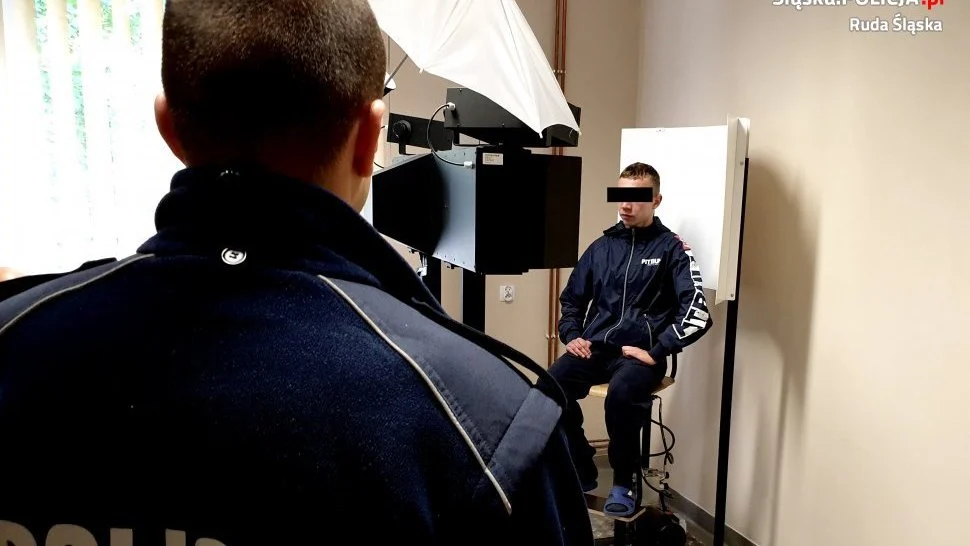 Młody rudzianin złamał prokuratorski zakaz i groził swoim ofiarom