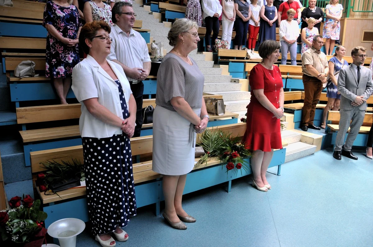 Dyrektorzy obchodzili zakończenie roku szkolnego - G. Dziedzic obiecała podwyżki od lipca