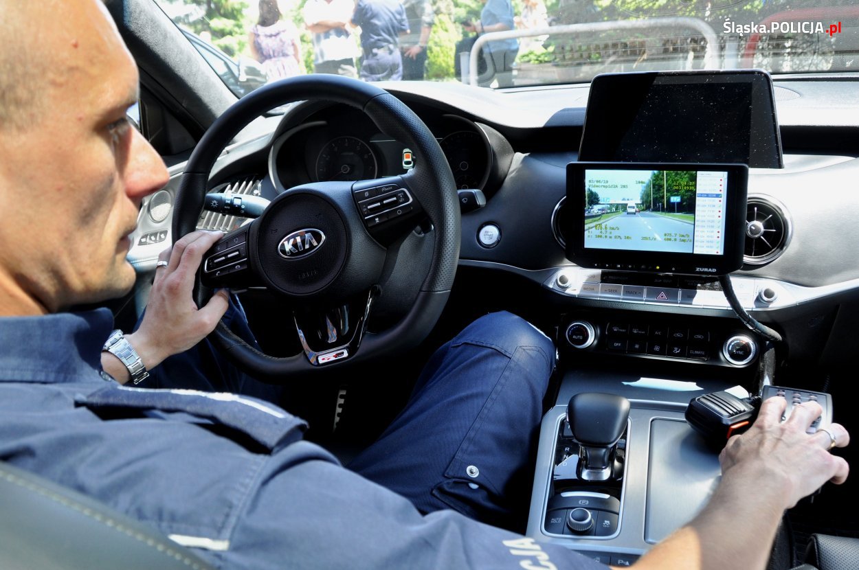 54 hybrydy zasiliły flotę śląskiej policji