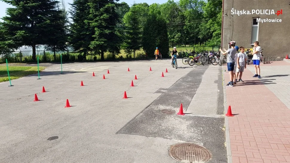 W Mysłowicach uczniowie zdawali na kartę rowerową pod okiem policjantów