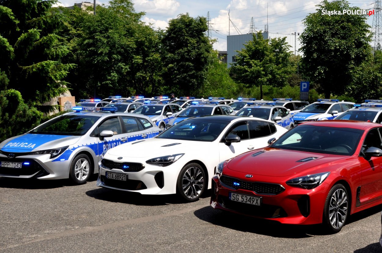 54 hybrydy zasiliły flotę śląskiej policji