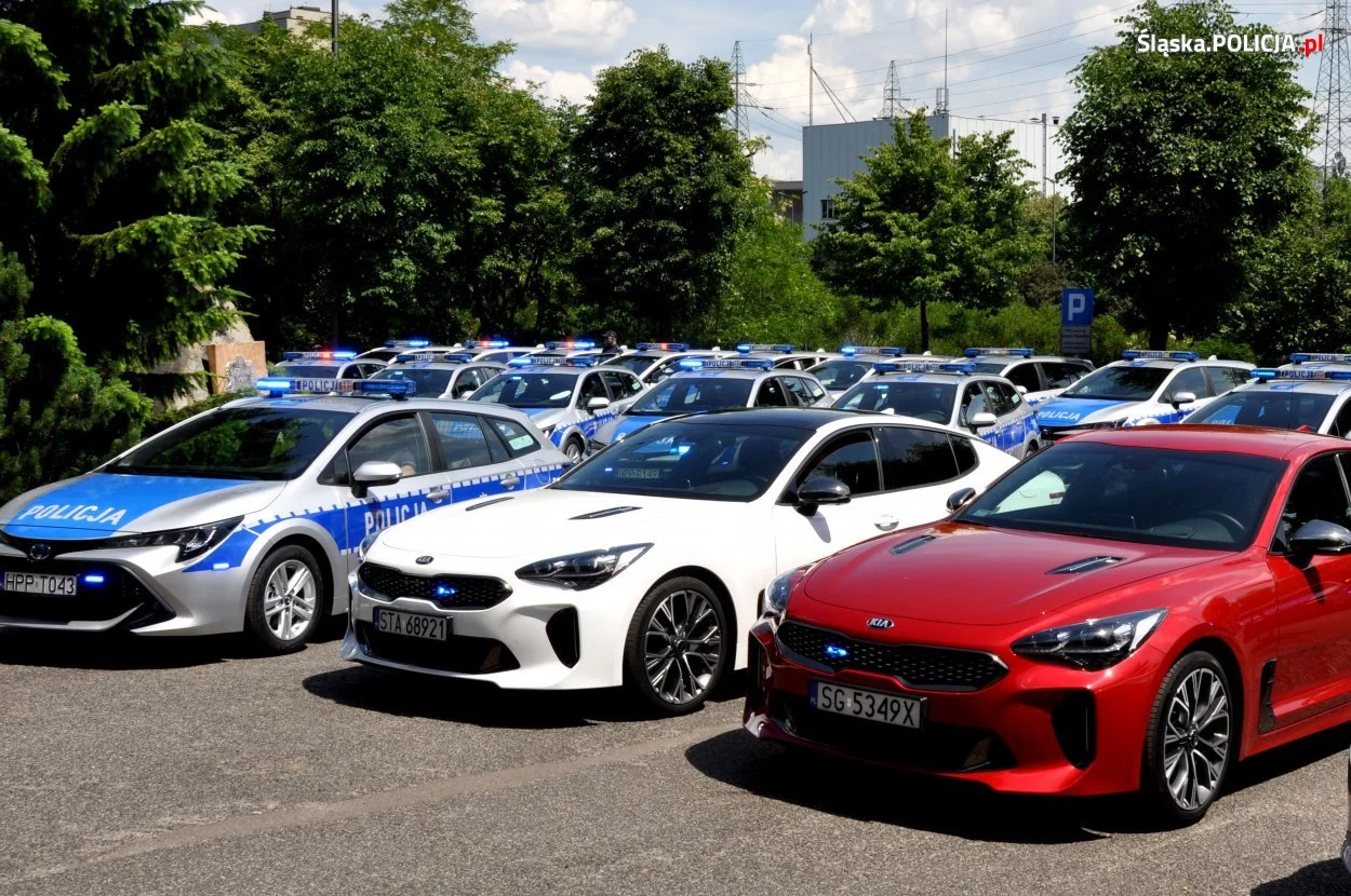 54 hybrydy zasiliły flotę śląskiej policji