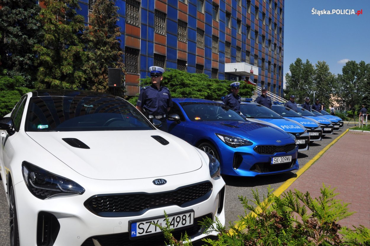 54 hybrydy zasiliły flotę śląskiej policji