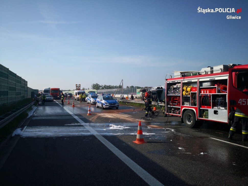 Na autostradzie A4 przewróciła się ciężarówka - zorganizowano objazdy