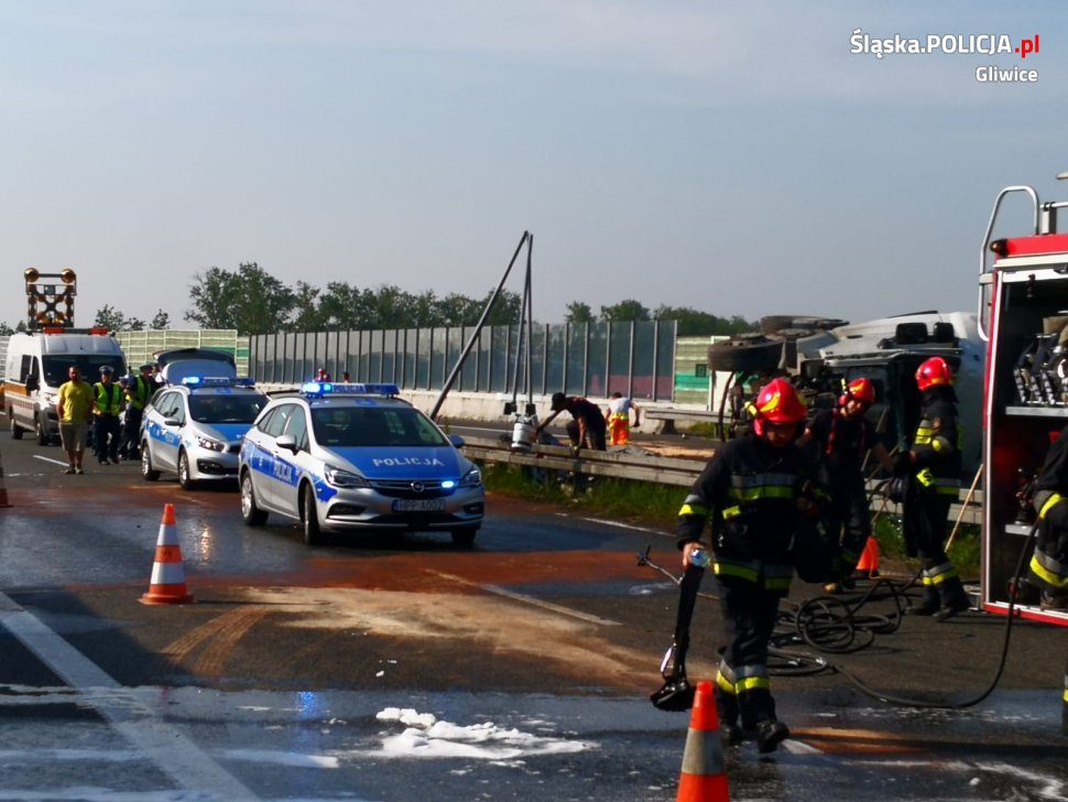 Na autostradzie A4 przewróciła się ciężarówka - zorganizowano objazdy