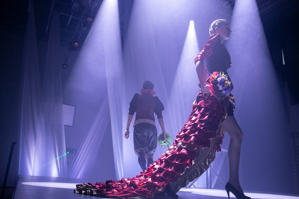 Pokaz mody "Szarm & Szyk"