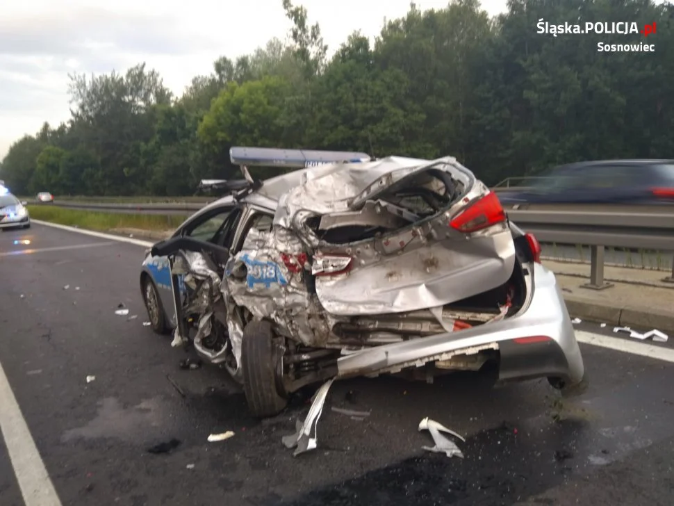 Policjanci ranni po nocnym wypadku na S1