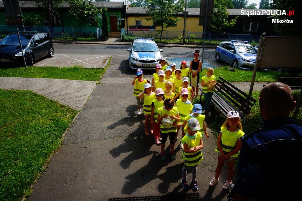 Spotkanie przedszkolaków z mikołowską policją