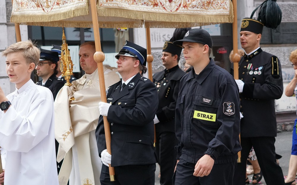 boze cialo_procesja_mikolow_straz pozarna_gornik