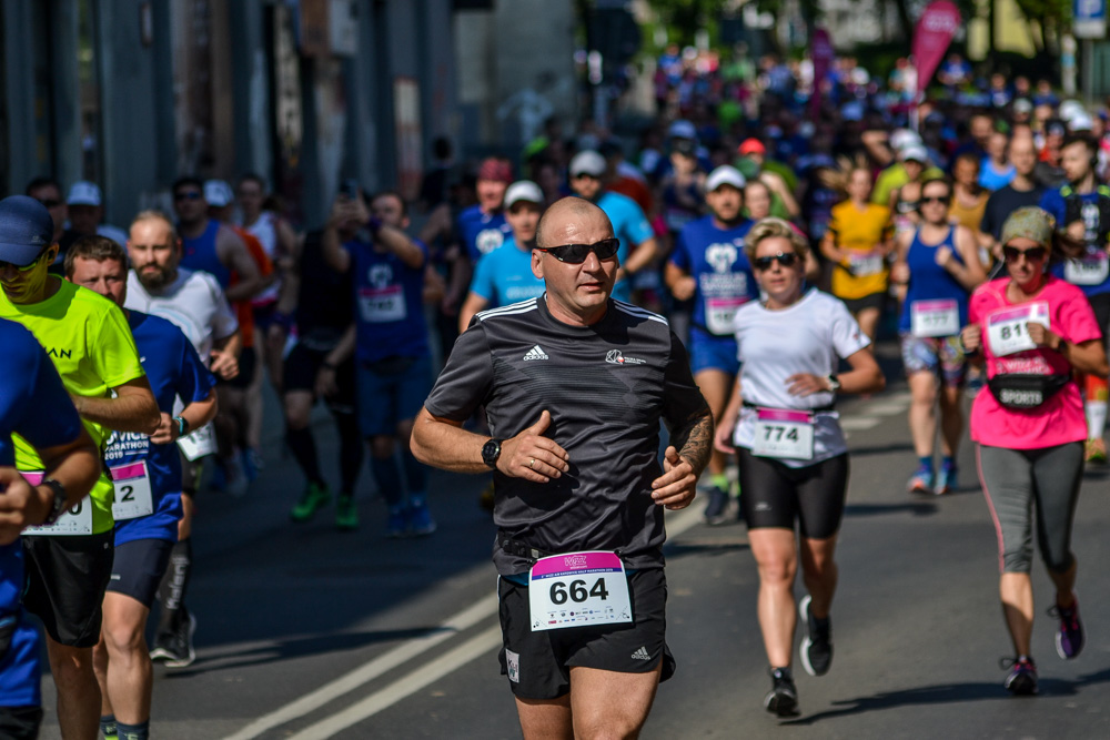 WizzAir Half Marathon 2019 - tysiące biegaczy w Katowicach 9