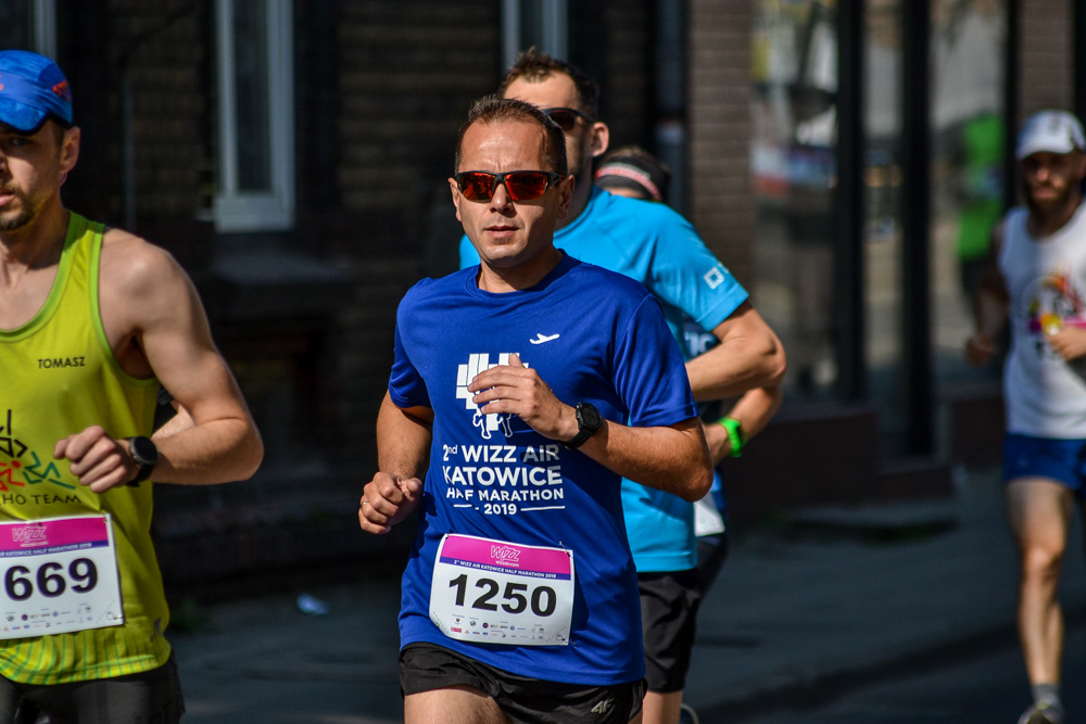 WizzAir Half Marathon 2019 - tysiące biegaczy w Katowicach 18