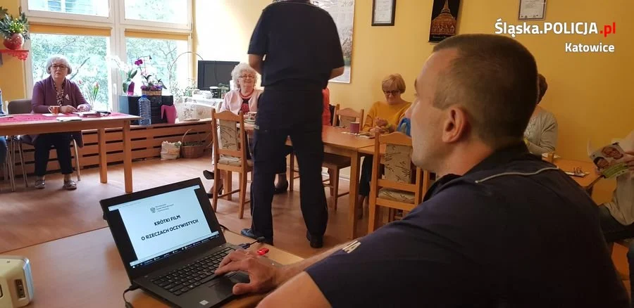 Katowice: Policjanci zorganizowali debatę społeczną dla seniorów