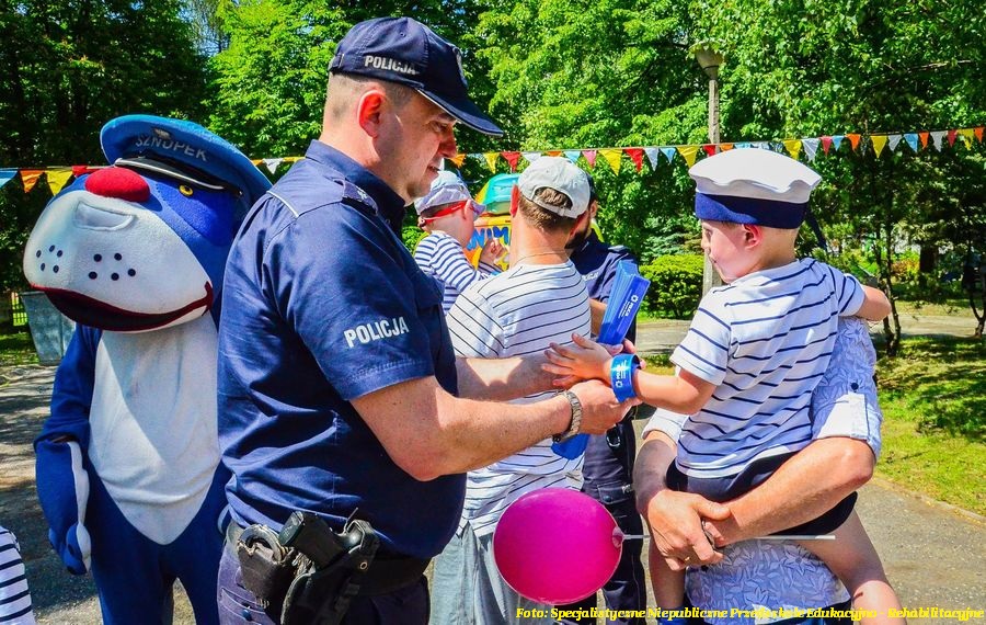 Dzielnicowi spotkali się z dziećmi na pikniku rodzinnym
