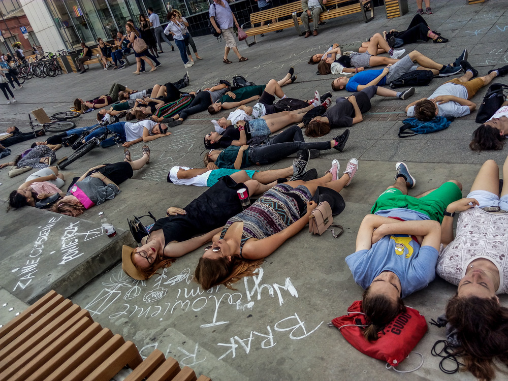 Wielkie wymieranie - happening na rynku  [ZDJĘCIA]