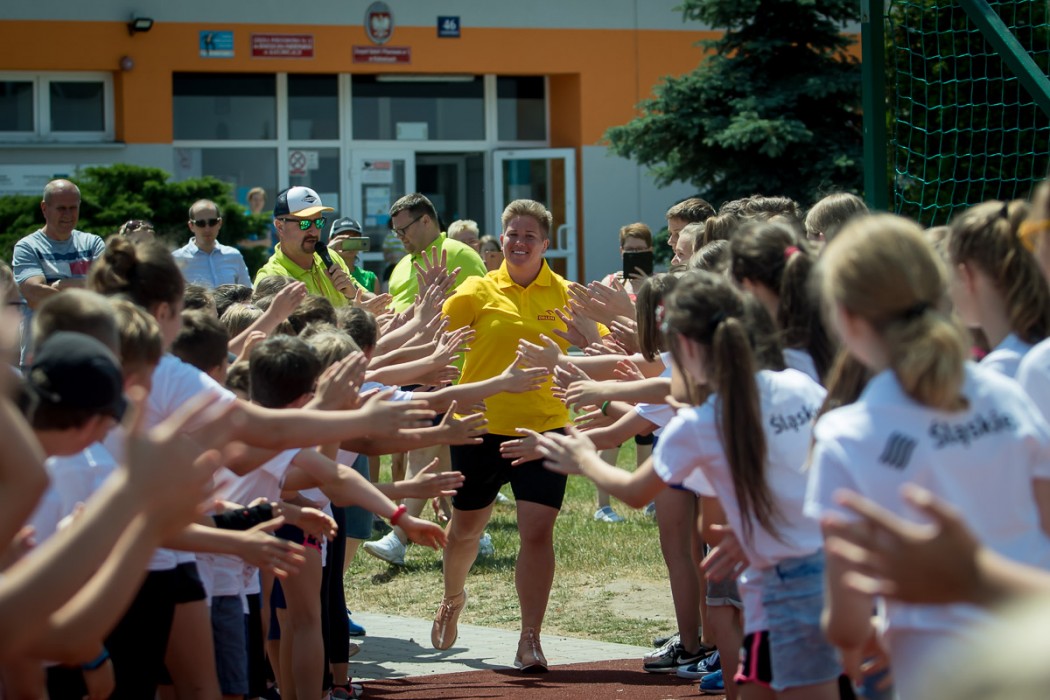 Trening z mistrzynią. Anita Włodarczyk na treningach z dziećmi z Katowic i Tychów