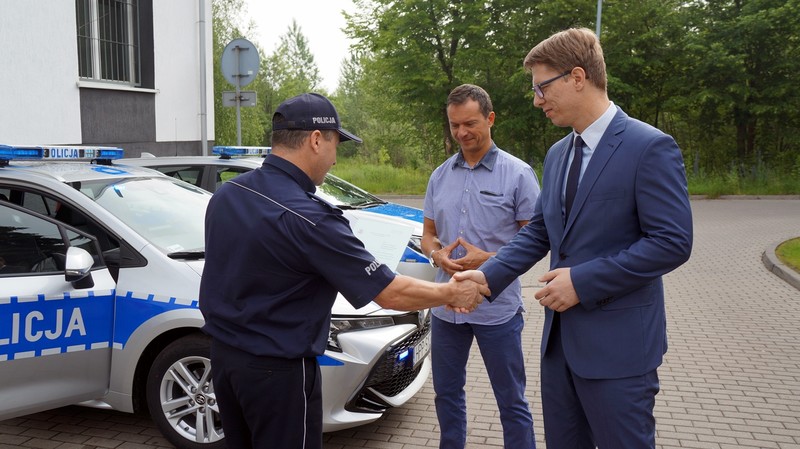 Dwa nowe radiowozy dla świętochłowickiej policji