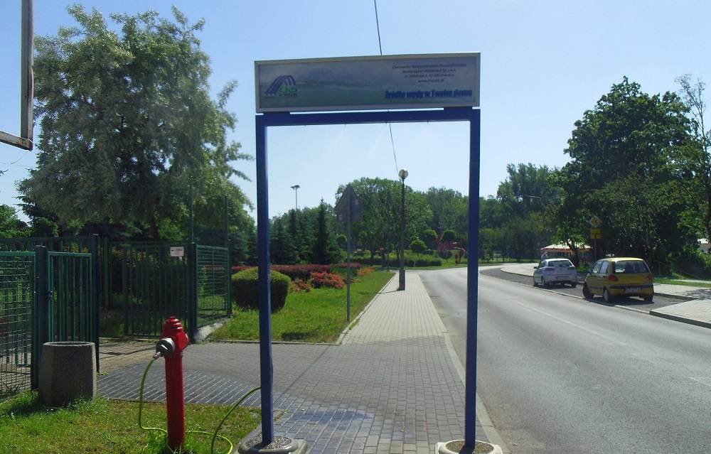 Tropikalne upały nie odpuszczają, dlatego na "Skałce" ustawiono kurtynę wodną