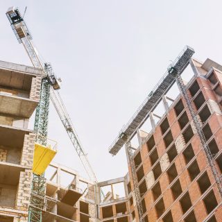 Wynajem dźwigów – do kogo kierowane są te usługi? Jak wynająć?