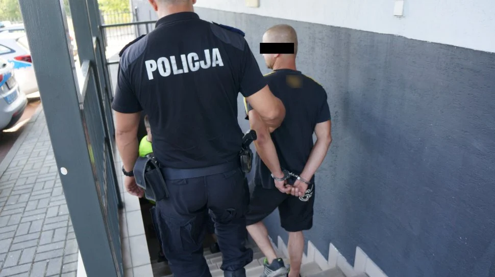 Pijany 37 - latek pobił sąsiada. Poszkodowany trafił do szpitala ze złamaną nogą