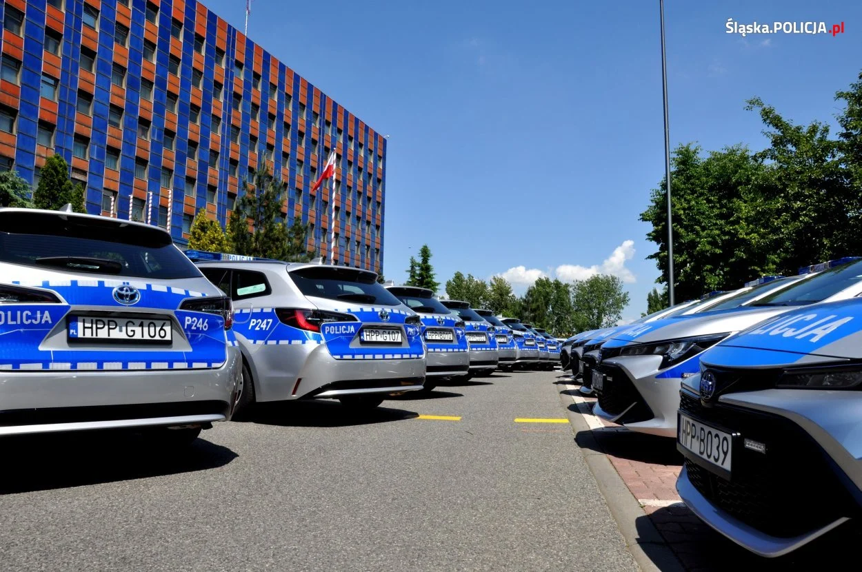 Dwie nowe hybrydy zasiliły flotę chorzowskiej policji