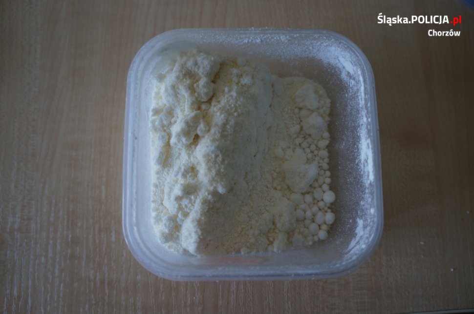 Amfetamina w lodówce. 25 - latka z zarzutami posiadania znacznej ilości narkotyków