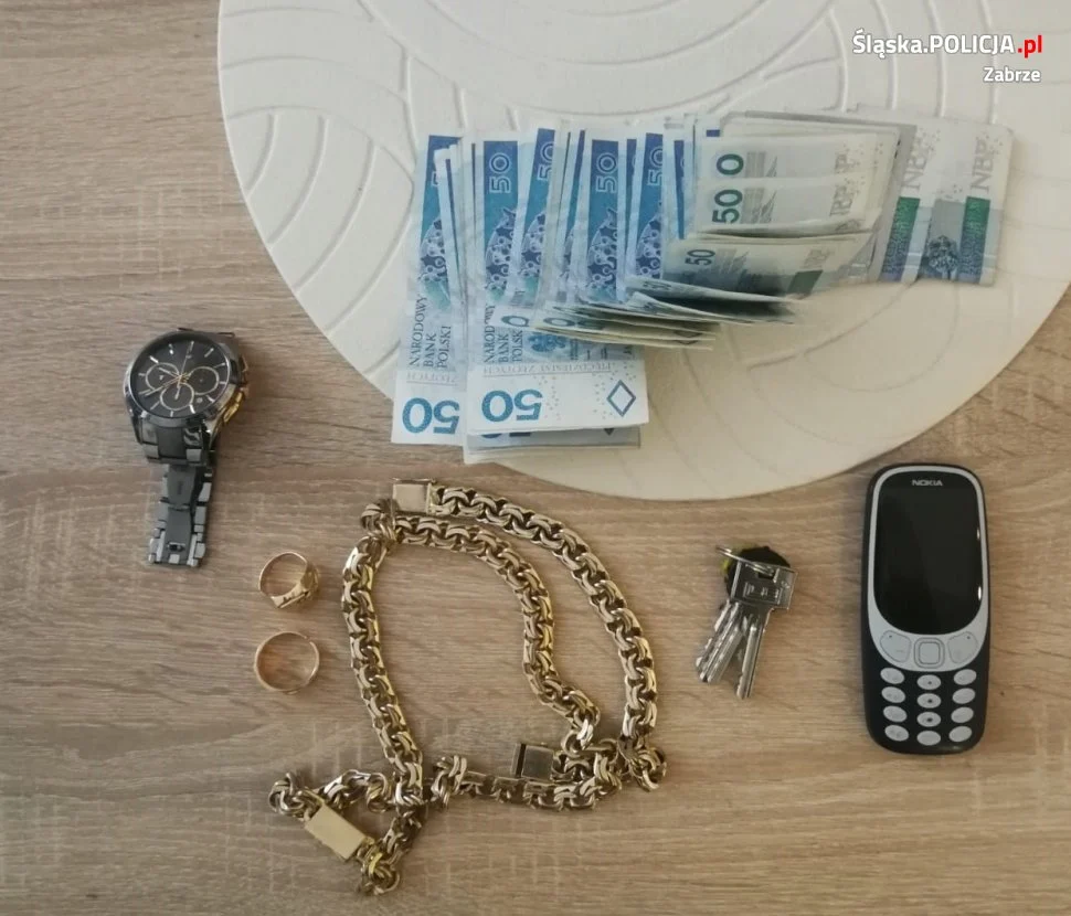 Zabrze: Zatrzymany z hurtową ilością narkotyków. W mieszkaniu miał broń i amunicję